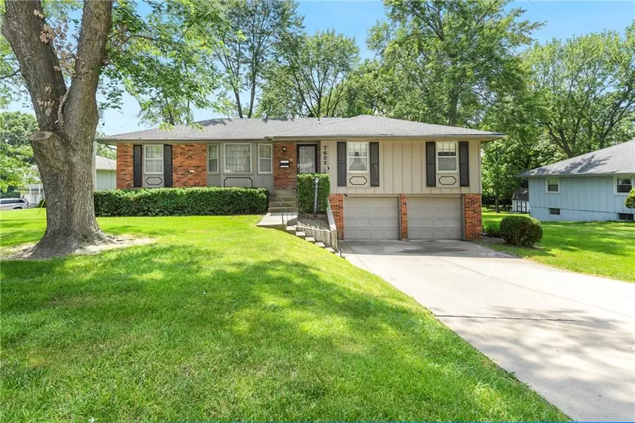 7622 Elm AVE, Raytown, MO 64138