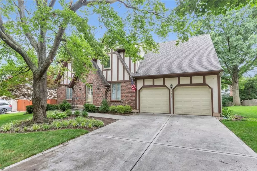 15411 W 93rd ST, Lenexa, KS 66219