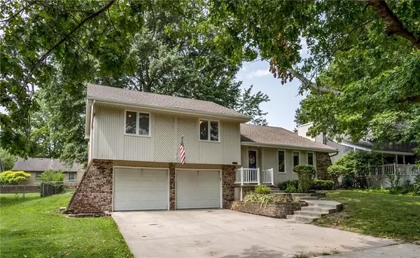 15302 Conser ST, Overland Park, KS 66223