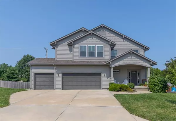 5214 Meadowsweet LN, Shawnee, KS 66226