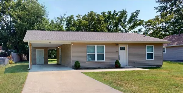 320 E Allison ST, Nevada, MO 64772