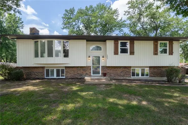 1305 Acorn ST, Eudora, KS 66025