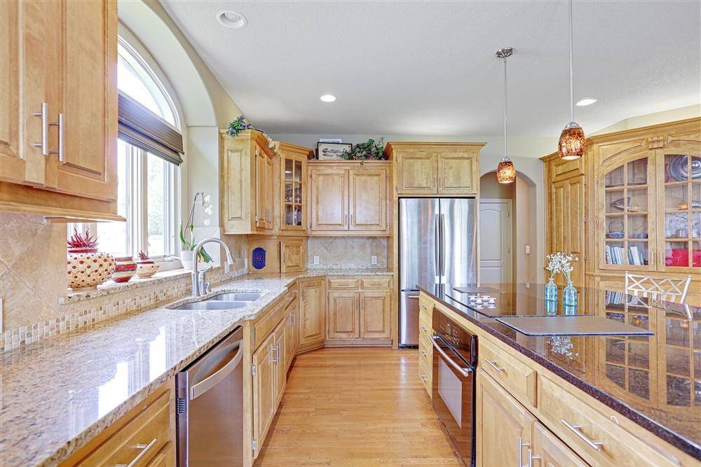 20415 W 88th TER, Lenexa, KS 66220