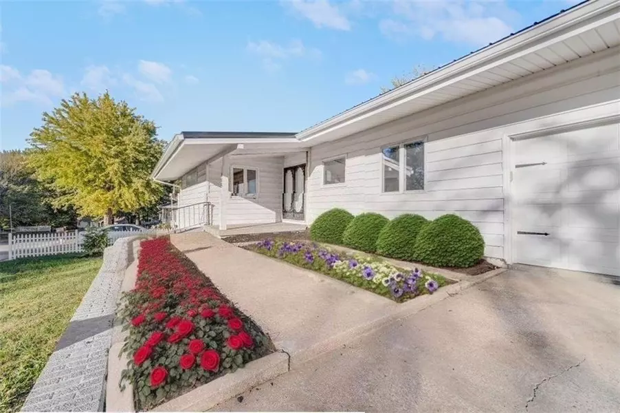 605 Marion LN, Lexington, MO 64067