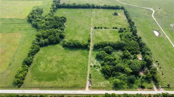 1563 County Rd 1077 RD, Blue Mound, KS 66010