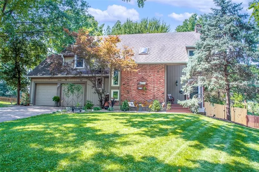 8942 Woodstone ST, Lenexa, KS 66219