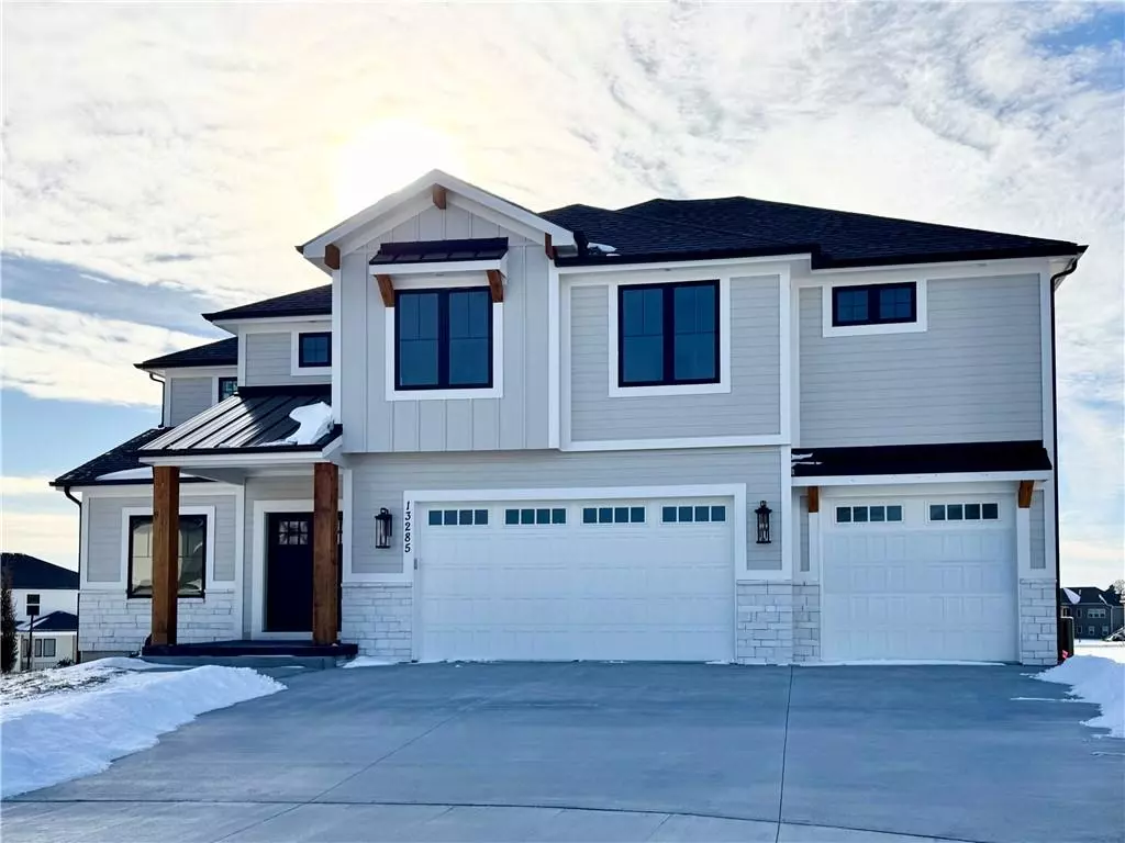 Parkville, MO 64152,13285 Golden Oak CT