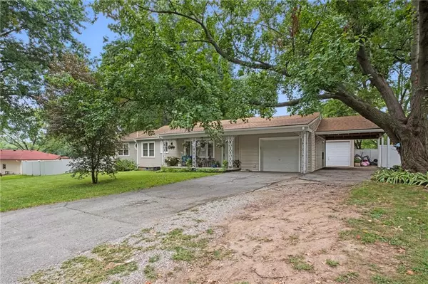 122 Woodland RD, Lansing, KS 66043