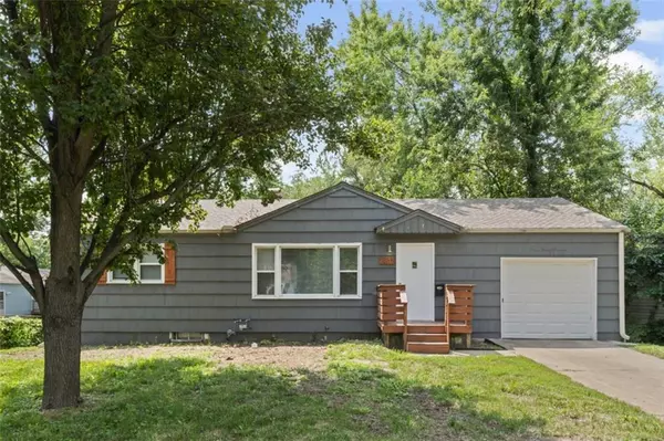 8817 E 85th TER, Raytown, MO 64138