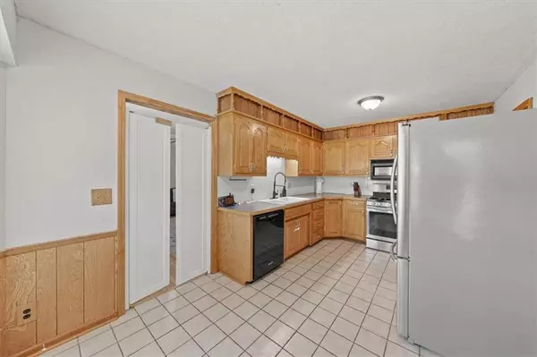 828 NW 12th ST Blue Springs, MO 64015