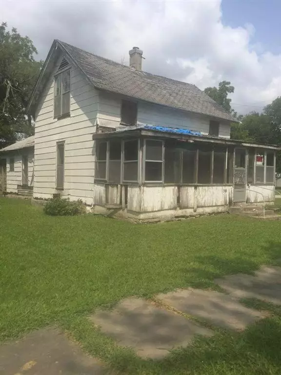 Lacygne, KS 66034,318 N 4th ST