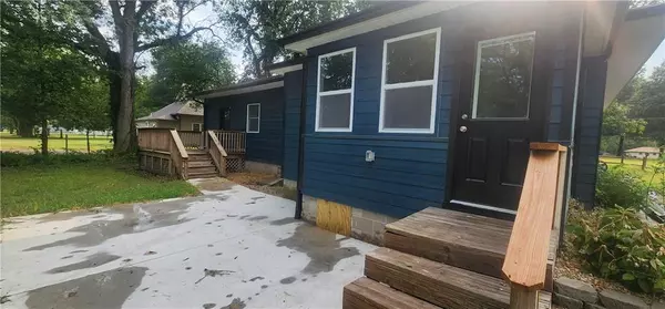 Arma, KS 66712,615 S Long AVE