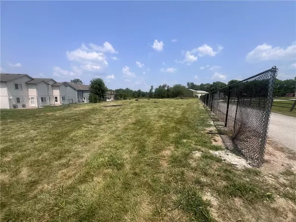 LOT 42 & 43 Maple CIR, Peculiar, MO 64078