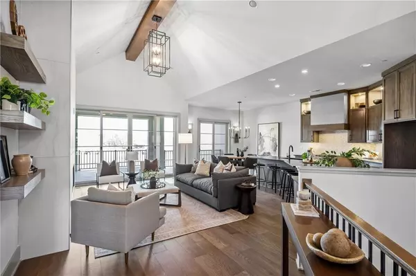 Leawood, KS 66224,13707 Pembroke LN