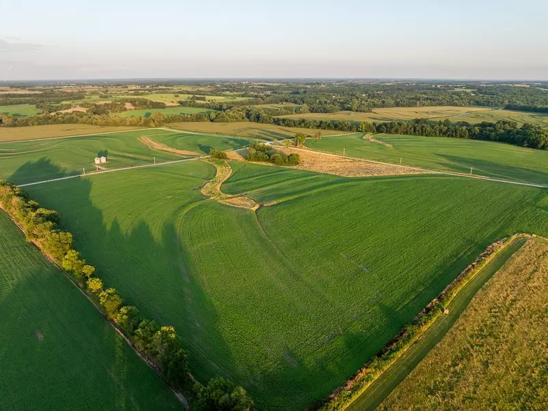 0000 Afek RD, Higginsville, MO 64037