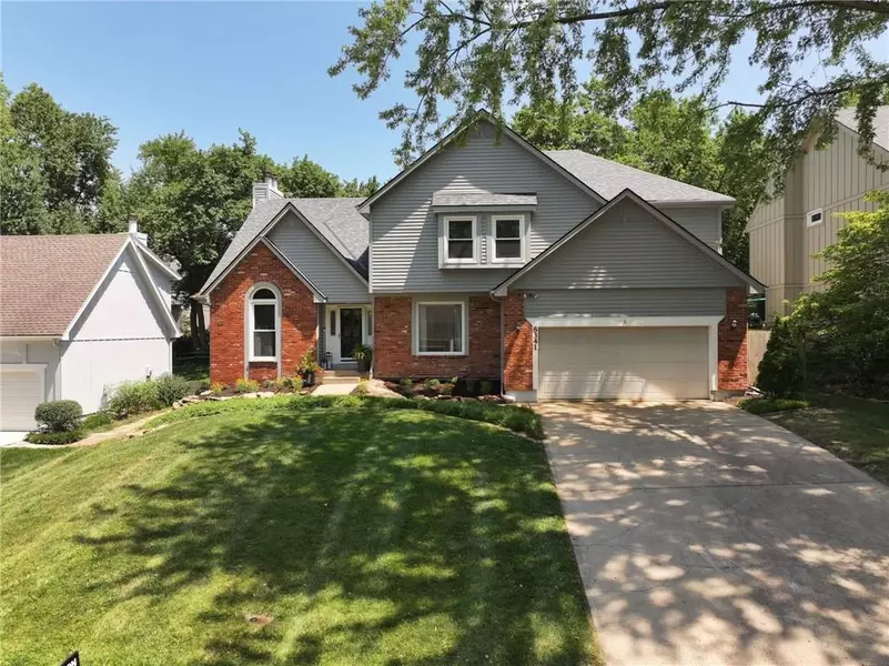 8341 Greenwood CIR, Lenexa, KS 66215