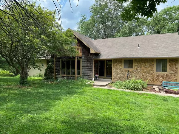 12503 McIntyre RD, Leavenworth, KS 66048