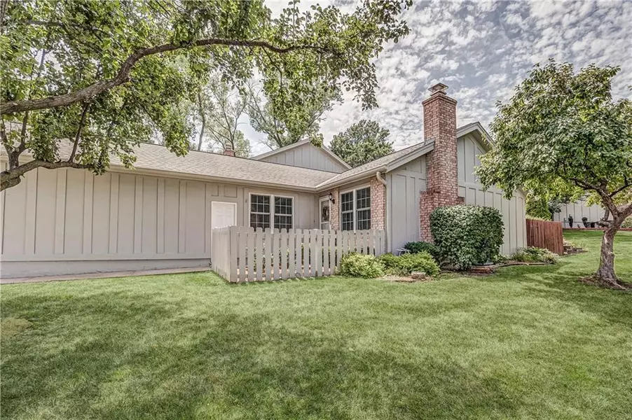 10151 Edelweiss CIR, Merriam, KS 66203
