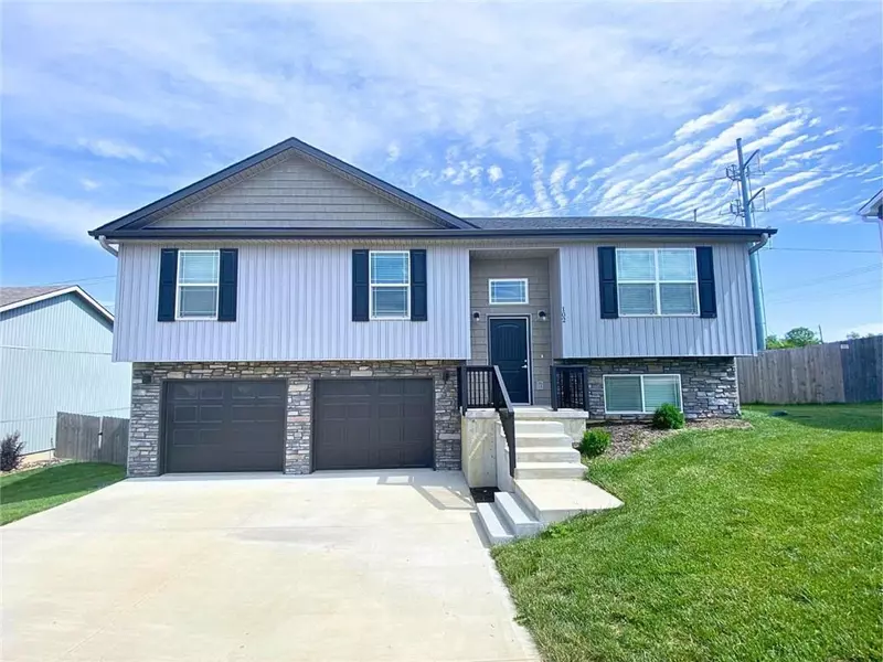 102 Division ST, Knob Noster, MO 65336