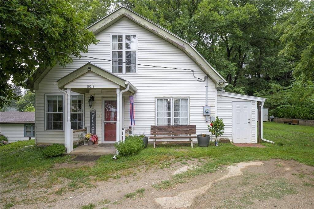 8013 SE King Hill RD, St Joseph, MO 64504