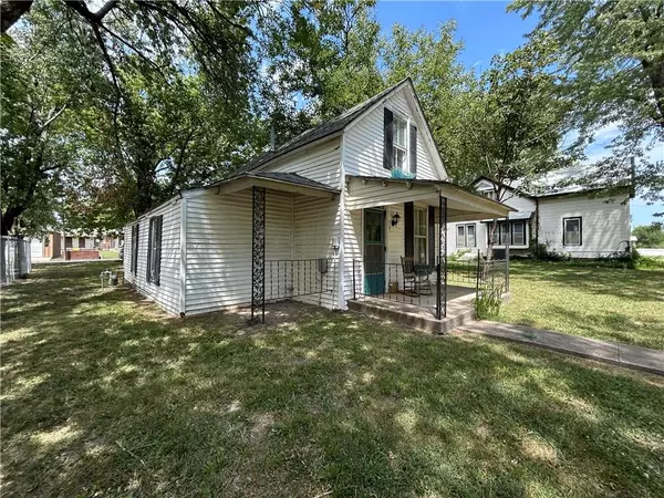 Pleasanton, KS 66075,307 E 12th ST