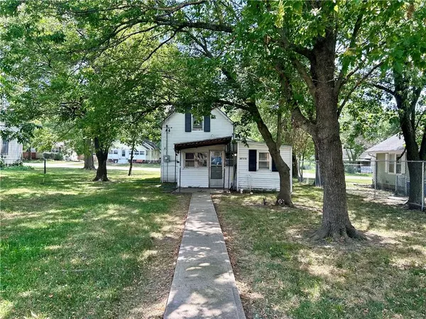 Pleasanton, KS 66075,307 E 12th ST