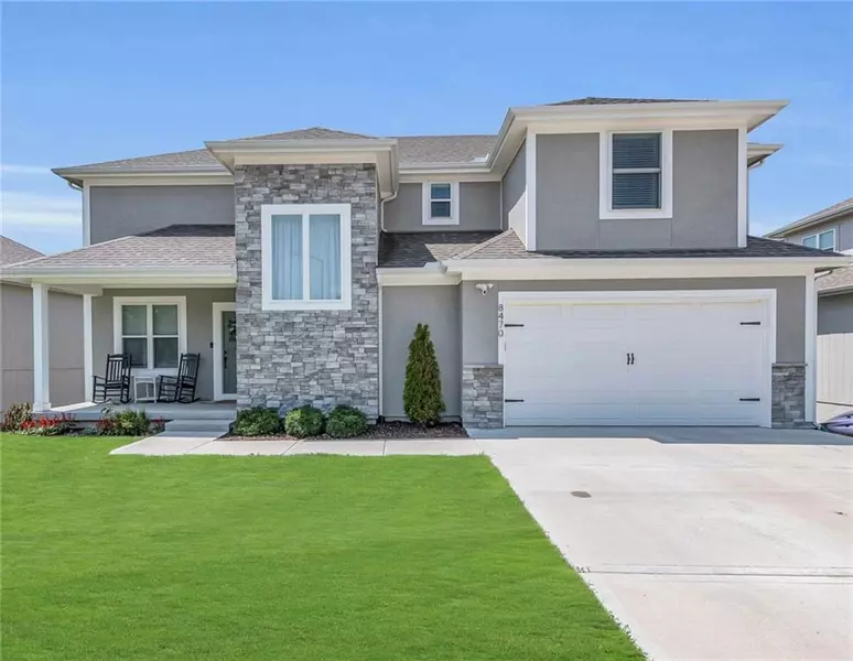 8470 Valley Spring DR, De Soto, KS 66018