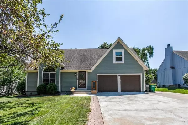 7677 W 152nd ST, Overland Park, KS 66223