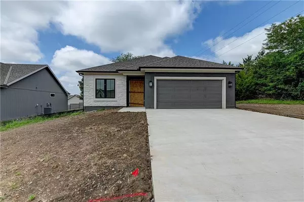 Kansas City, MO 64145,12704 Woodland AVE