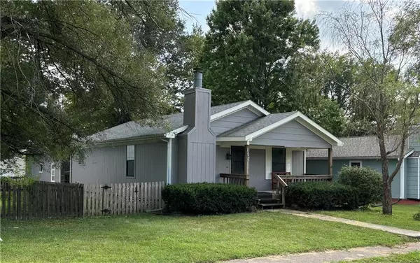 Kearney, MO 64060,107 E Major ST
