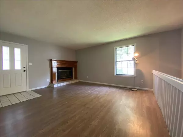 Kearney, MO 64060,107 E Major ST