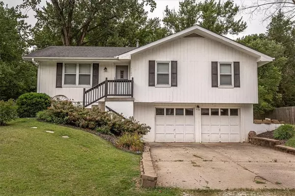 1121 Lake Maurer RD, Excelsior Springs, MO 64024