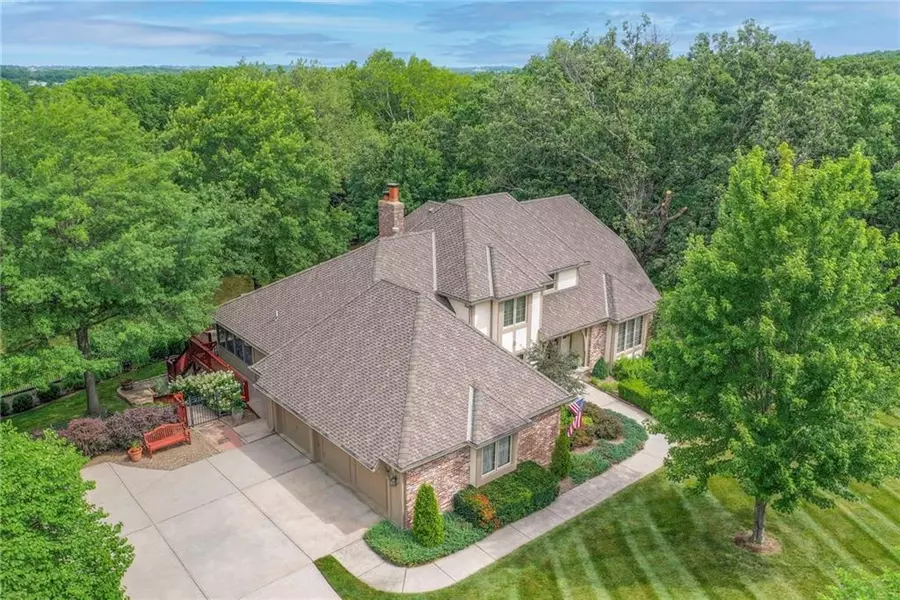 2390 W 158th CIR, Overland Park, KS 66224