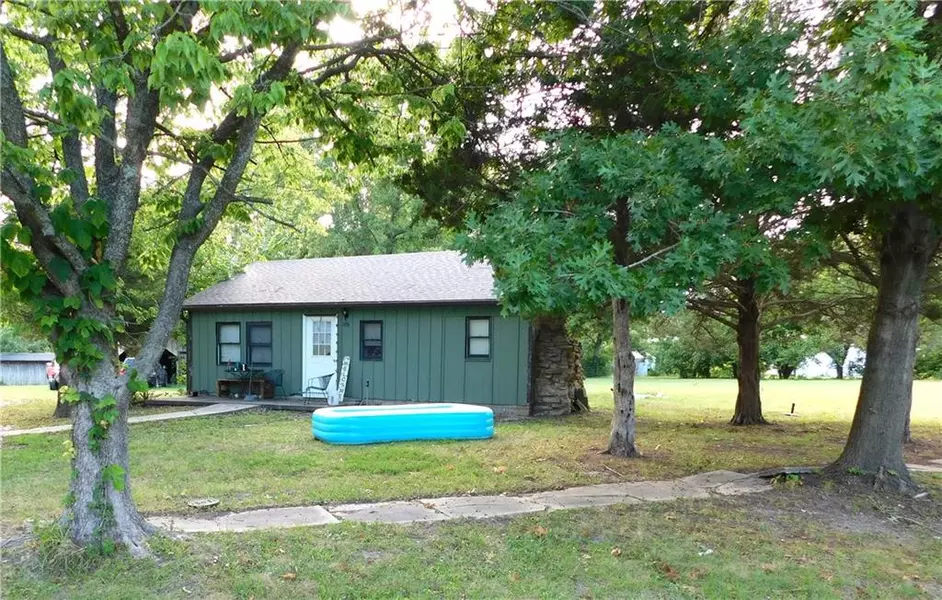 106 N Central ST, Chilhowee, MO 64733