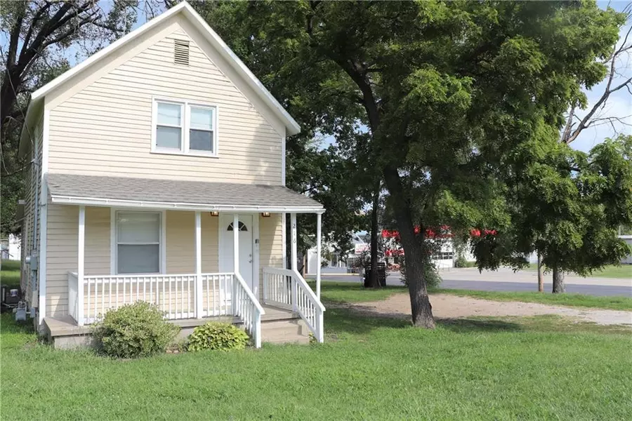 216 N Main ST, Lansing, KS 66043