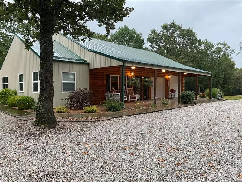 8370 SE J HWY, Collins, MO 64738