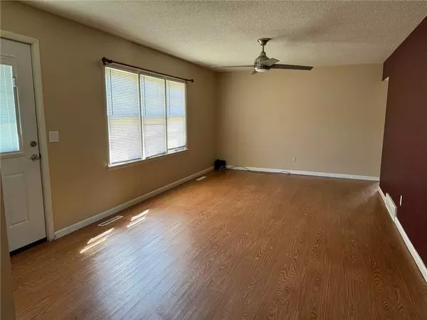 Warrensburg, MO 64093,404 7th Street TER