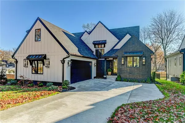 2207 W 71st ST, Prairie Village, KS 66208