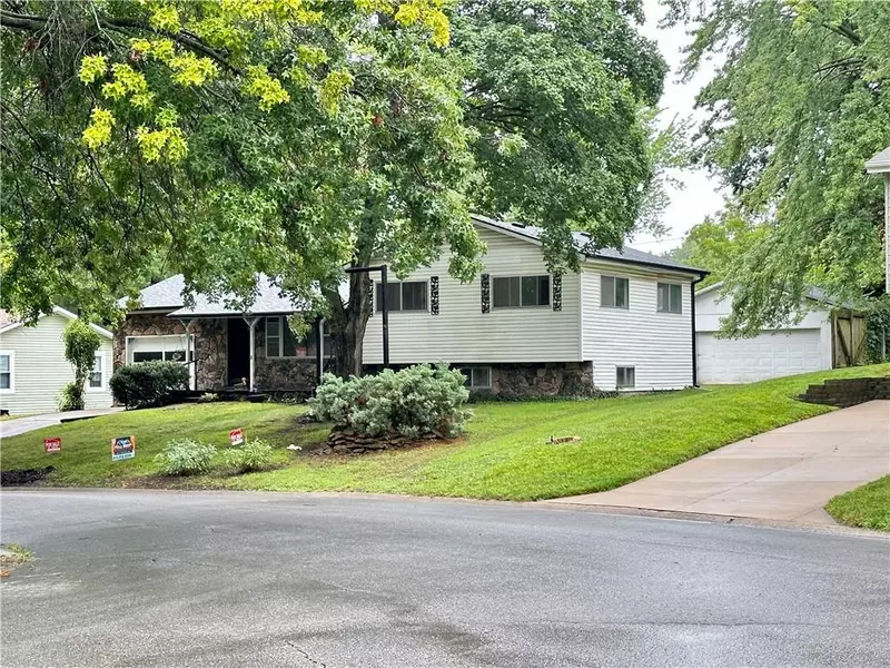 1606 Frankie LN, St Joseph, MO 64503