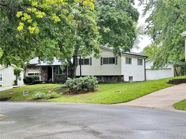 1606 Frankie LN,  St Joseph,  MO 64503