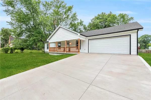 614 Capelle ST, Grain Valley, MO 64029