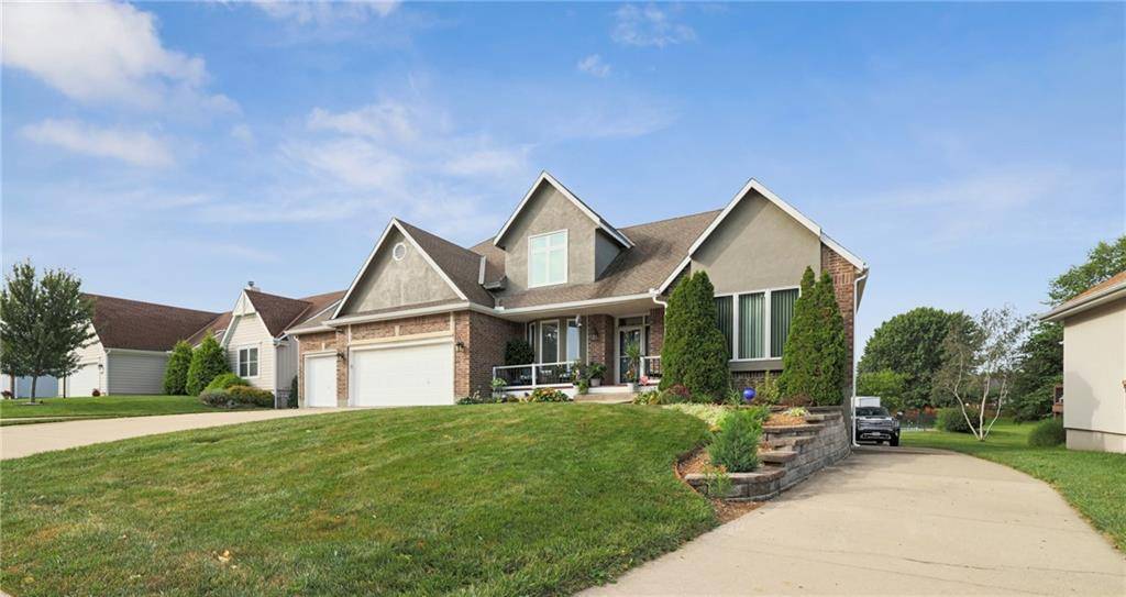 405 SW Seagull ST, Lee's Summit, MO 64082