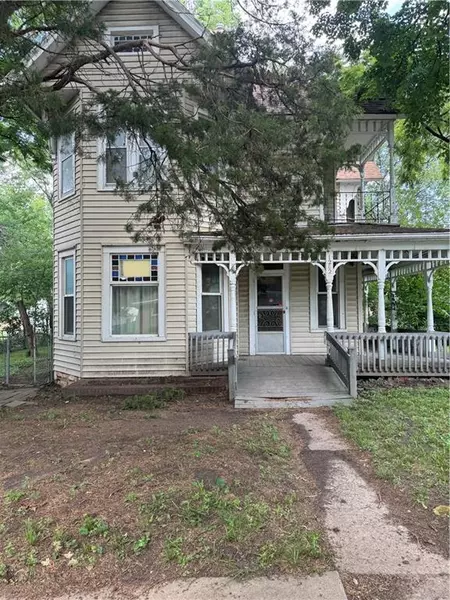 1202 NE Winifield AVE, Topeka, KS 66616