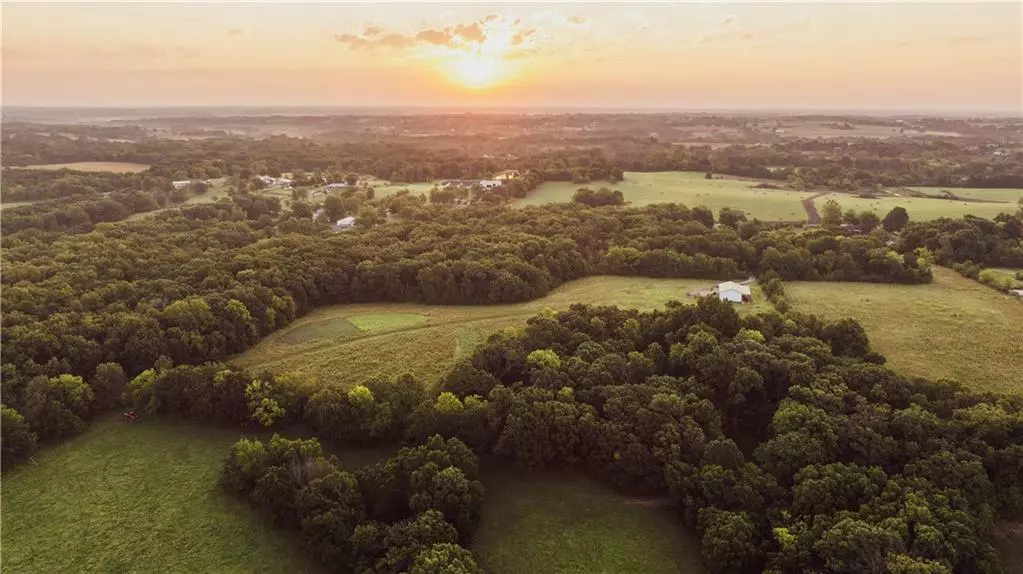 21108 Bright LN, Lawson, MO 64062