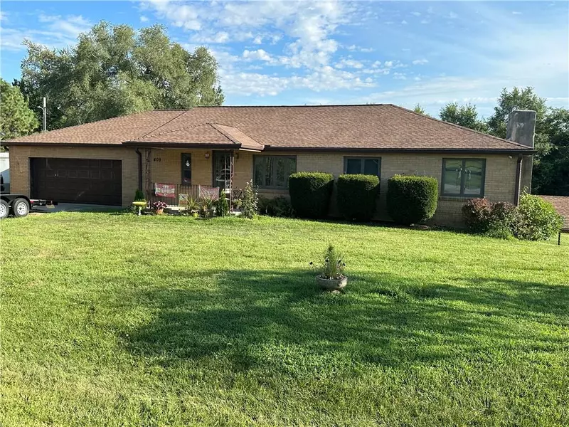 409 Sunset DR, Smithville, MO 64089