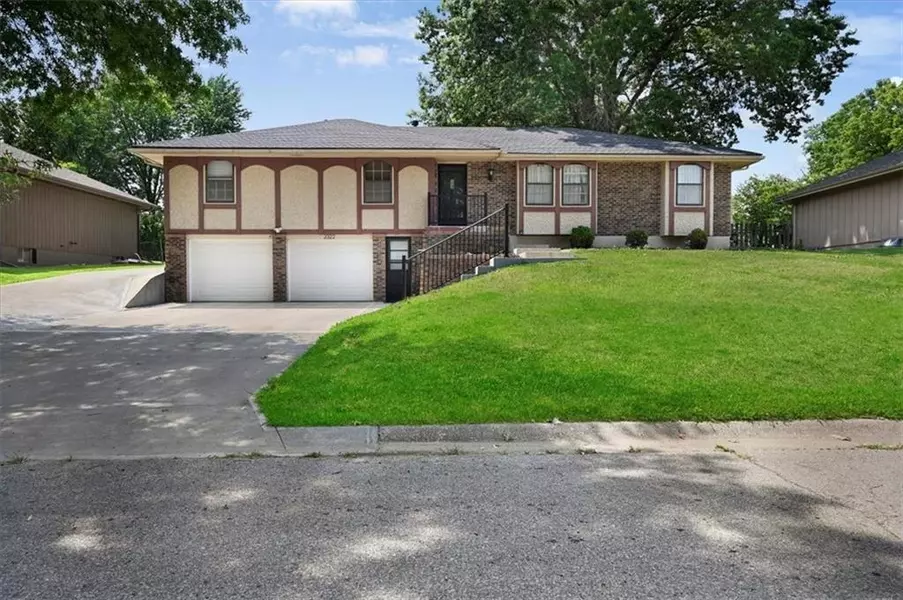 2322 N 83rd LN, Kansas City, KS 66109