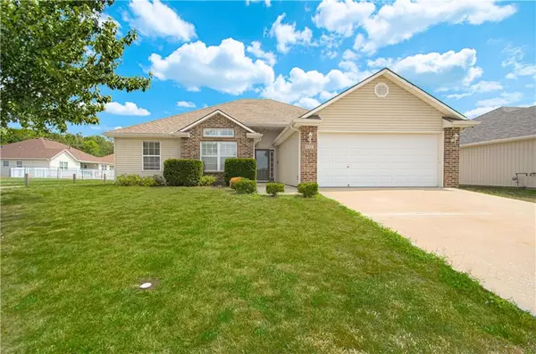 Grain Valley, MO 64029,413 SW Laura LN