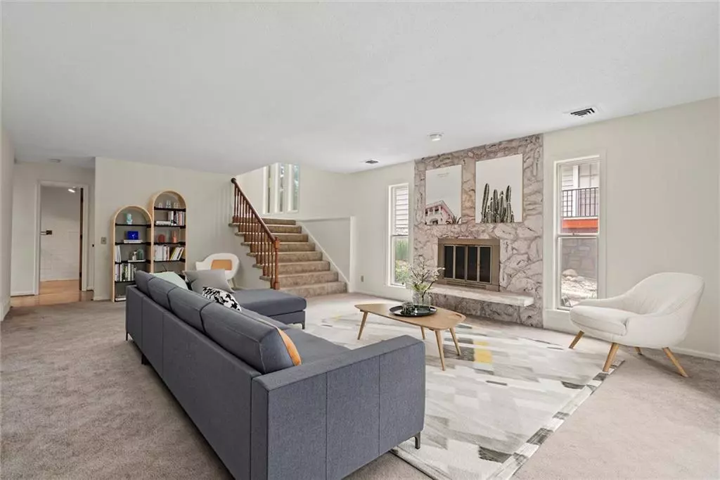 Lake Waukomis, MO 64151,1061 South Shore DR