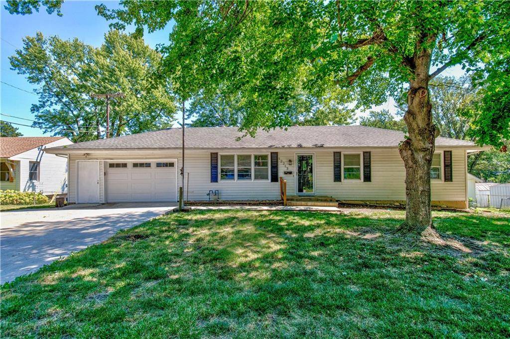 12713 13th ST, Grandview, MO 64030