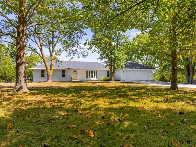 14409 Tillman RD, Smithville, MO 64089
